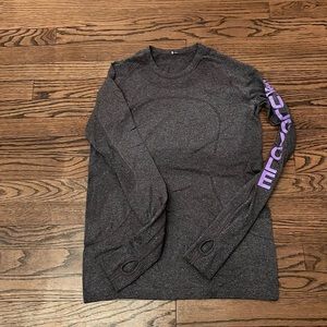 Lululemon athletica running is my ohmmm top.